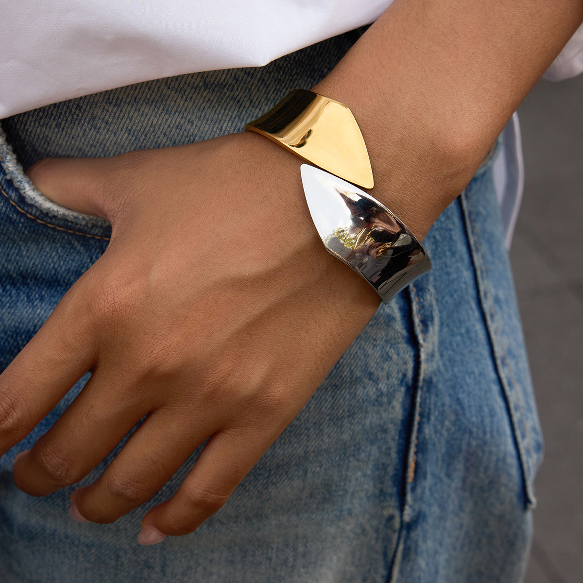 Customizable 18K Gold PVD Plated Stainless Steel Fashion Open and Close Cuff Bracelets 2 Tone Bangles for Men and Women