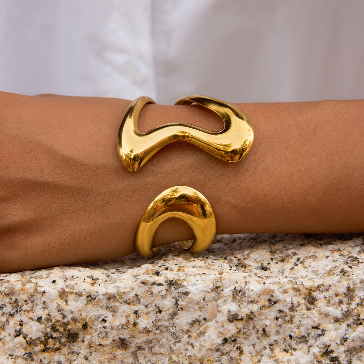 Customizable 18K Gold PVD Plated Stainless Steel Fashion Cuff Bracelets Bangles for Men and Women