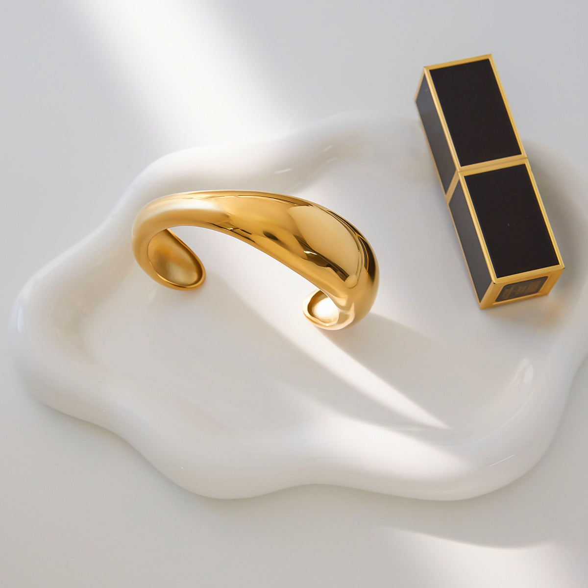 Customizable 18K Gold PVD Stainless Steel Cute Open Cuff Bangles Bracelets with CROWN Shape for Unisex Party Occasions
