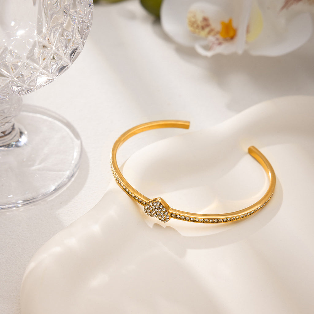Customizable Cute 18K Gold PVD Plated Stainless Steel White Zircon Heart Design Cuff Open Bracelets Fashionable Bangles for Gift