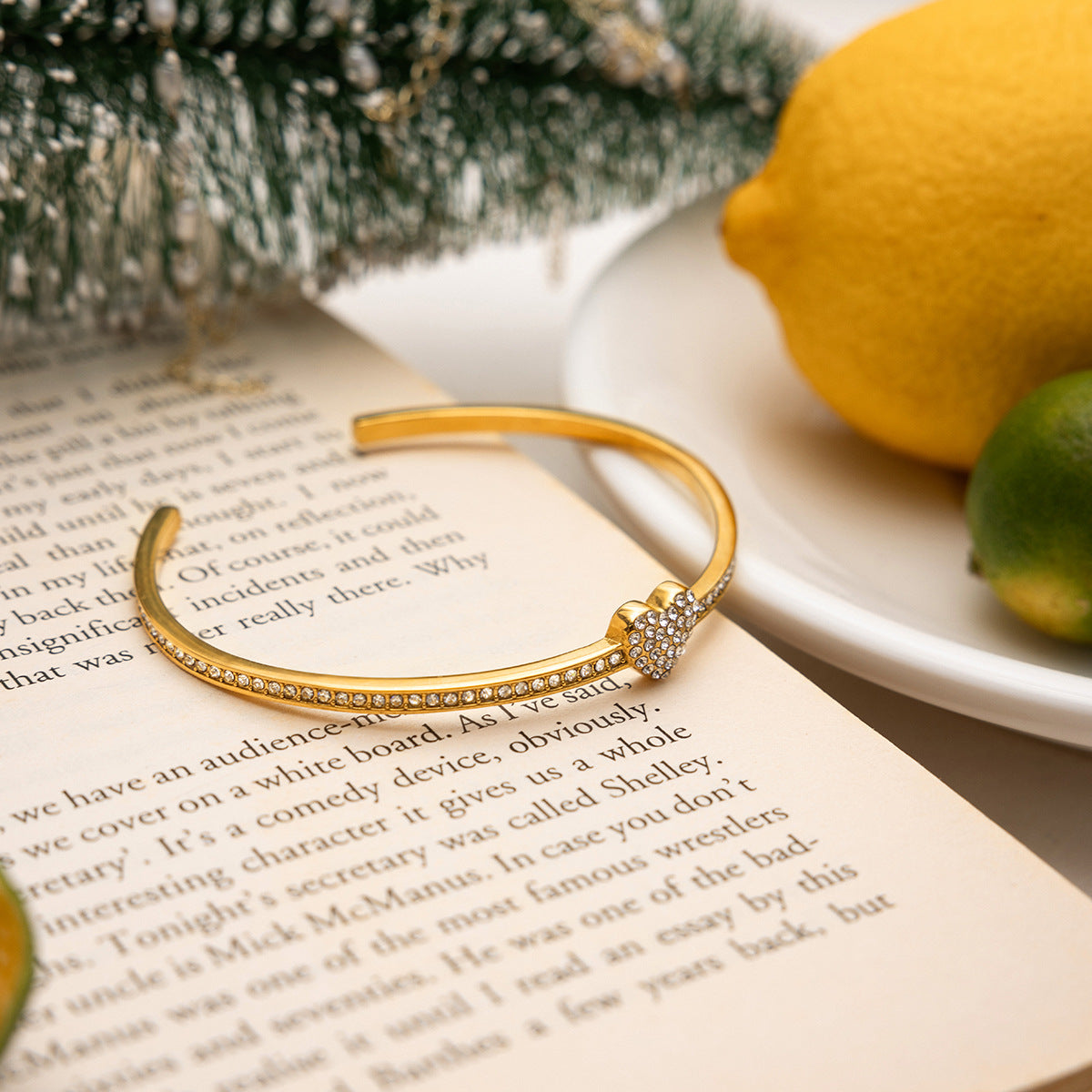Customizable Cute 18K Gold PVD Plated Stainless Steel White Zircon Heart Design Cuff Open Bracelets Fashionable Bangles for Gift