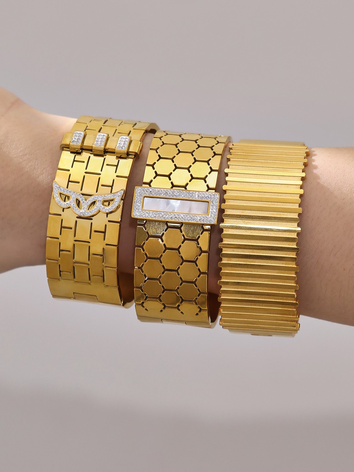 Stainless Steel Wide Chunky Vintage Crown Shape Zircon Bangle with 18K Gold Plating Unisex Fashion Jewelry