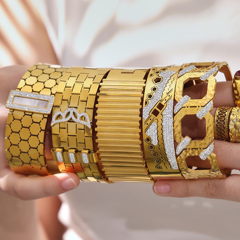 Stainless Steel Wide Chunky Vintage Crown Shape Zircon Bangle with 18K Gold Plating Unisex Fashion Jewelry